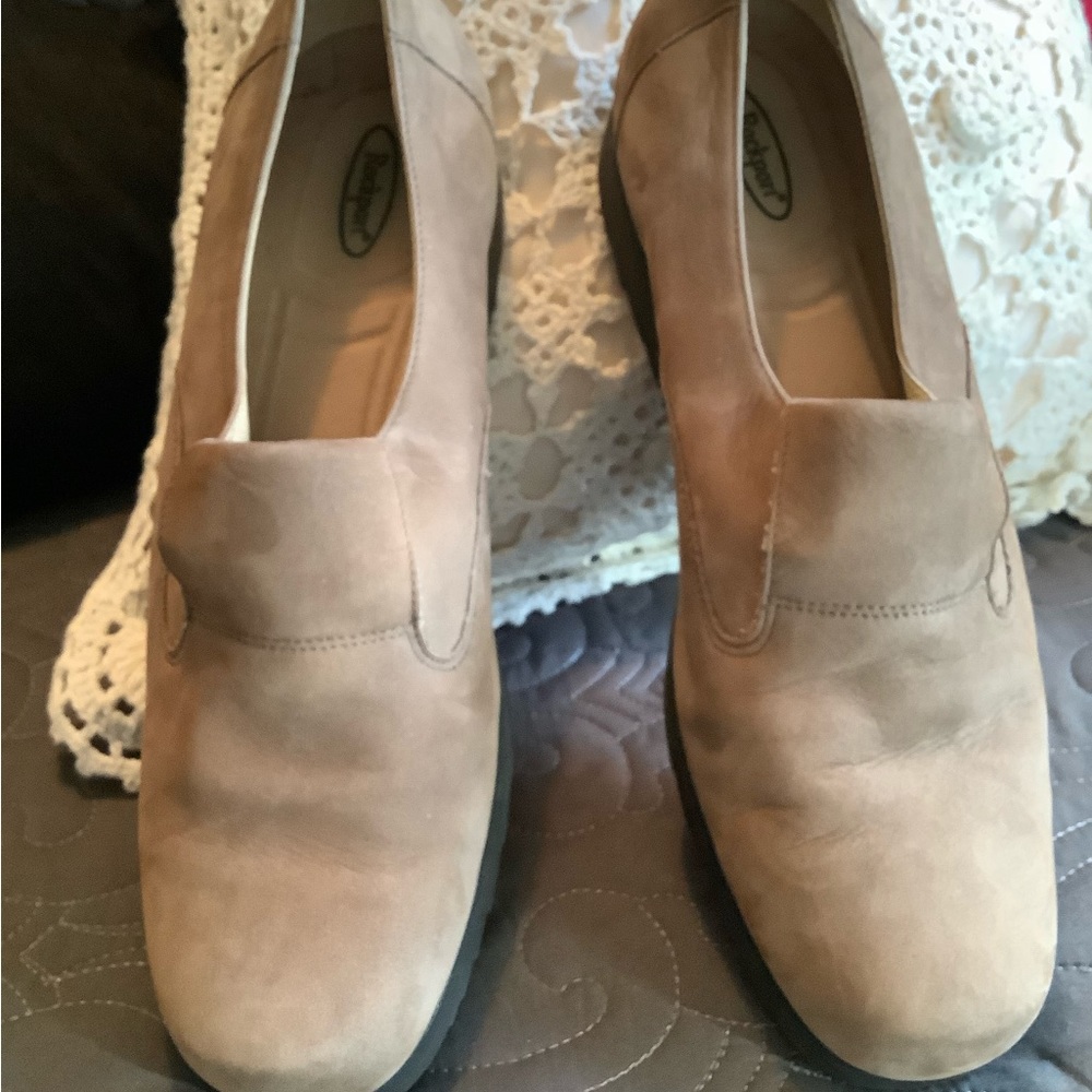 Rockport ladies tan slip on loafers, size 9 medium